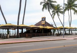 Fim de semana em Maceió tem bares fechados e praias vazias