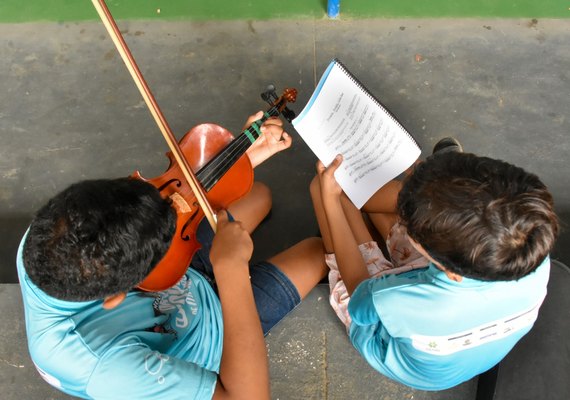 Alunos do Núcleo de Orquestras de cidade do liroral de AL relatam benefícios com o aprendizado