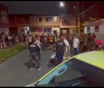 Jovem é morto a tiros por dupla em moto na Ponta Grossa, em Maceió