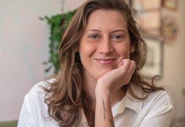 Escritora alagoana Lili Buarque lança livro de estreia 'A Fenda da Lagoa'