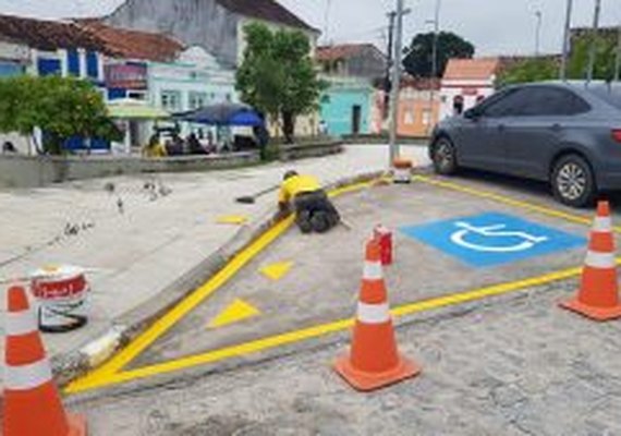 SMTT implanta novas sinalizações e manutenções de vias e calçadas em Marechal Deodoro