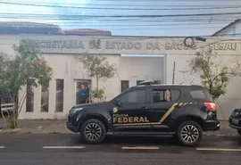 Governador afasta secretário da Saúde e cria comissão para acompanhar investigação da PF