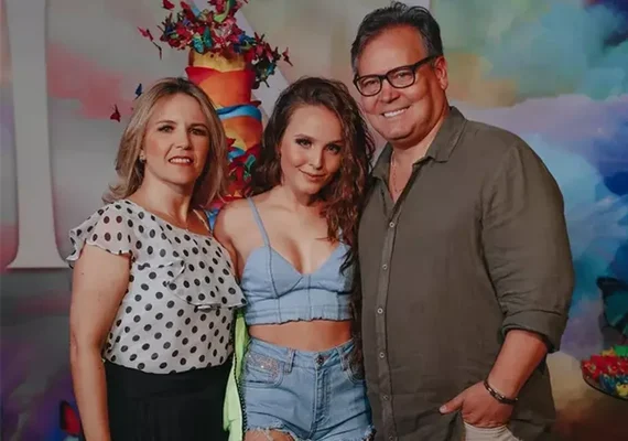 Larissa Manoela rompe com a mãe e reage após indireta do pai; entenda