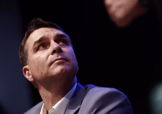 Flávio Bolsonaro anuncia JHC ao Governo e Marina Candia e Arthur Lira ao Senado em Alagoas