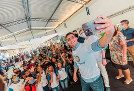 Prefeito JHC lança Escola Digital e democratiza acesso de alunos à tecnologia