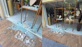 Loja de semijoias na Jatiúca tem vidraça quebrada e prejuízo de R$ 40 mil