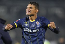 Fluminense sonda retorno de Thiago Silva e busca montar zaga dos sonhos