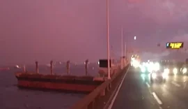 Vídeo: Navio colide com ponte Rio-Niterói; via é totalmente liberada após 16 horas