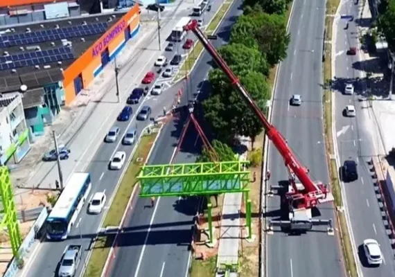 Trecho da Avenida Durval de Góes Monteiro será bloqueado neste sábado para instalação de passarela