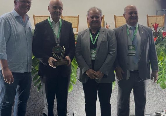 Primeiro dia do XL Simpósio da Cana-de-açúcar de Alagoas homenageia personalidades importantes do setor sucroenergético do estado