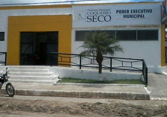 Após notificação, prefeitura de Coqueiro Seco busca reduzir excesso de despesas com pessoal
