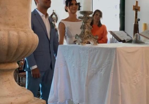 Prefeito JHC se casa com primeira dama Marina Candia longe dos holofotes