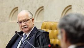 Fachin nega pedido para afastar Dino de processos de Flávio e Lula