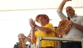 Apoio de Flávio Bolsonaro e Gaspar coloca JHC em uma sinuca de bico