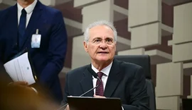 Renan Calheiros apresenta relatório sobre isenção do IR para quem ganha até R$ 5 mil