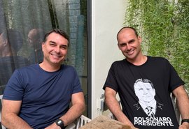 Eduardo Bolsonaro posta foto com camisa polêmica e gera ruído político