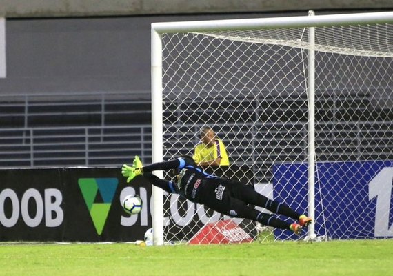 Jordi se agiganta e pega dois pênaltis em jogos seguidos no brasileiro