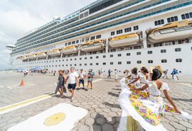 Primeiro navio da temporada de cruzeiros atraca no Porto de Maceió