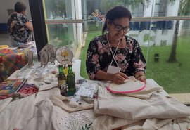 Artesãs comercializam peças em encontro cooperativista: 'Ronaldo Lessa comprou minha ecobag'