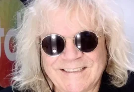 Cantor Ovelha passa por cirurgia cardíaca de emergência