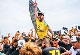 Filipe Toledo conquista título do Circuito Mundial de Surfe