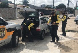 Agentes de trânsito de Maceió realizam fiscalização em veículos