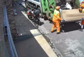 Sofá deixado para secar é recolhido por engano durante coleta de lixo em Maceió