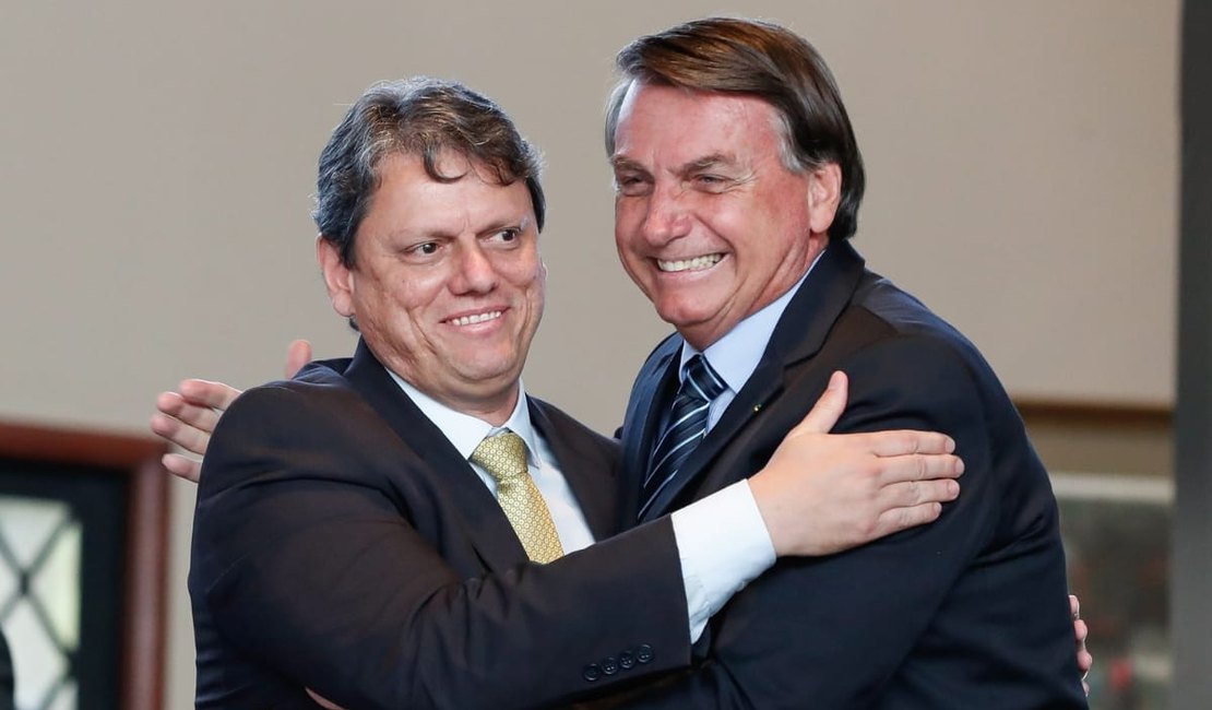 Mudança de rumo exibe caráter oportunista de Tarcísio como 'bolsonarista de ocasião'
