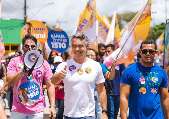 Rafael Brito reúne centenas de apoiadores em panfletaço em Viçosa