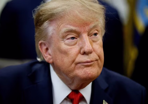 Aprovação de Trump cai a 32%, menor nível já registrado pela Reuters/Ipsos