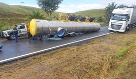 Médica e estudante de medicina morrem após carreta tombar sobre veículo em Alagoas