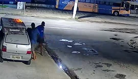 Dupla invade loja no Poço e furta carro, eletrônicos e colchão