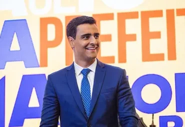 Entre 60 obras e um prazo final de 30 dias, JHC decide seu futuro