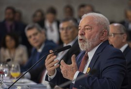 'Não vamos transformar escolas em prisão', diz Lula
