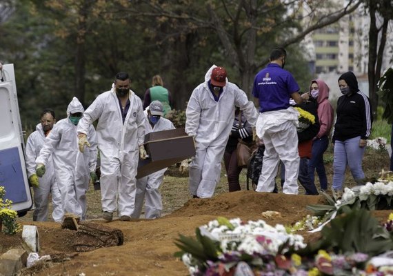 Brasil bate novo recorde e registra 3.650 mortes de covid-19 em 24h