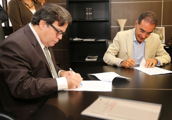 TJAL assina convênio para instalação de Cejusc