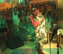 Cantor de brega funk morre baleado após confusão no Recife
