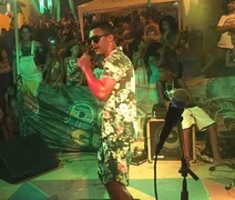 Cantor de brega funk morre baleado após confusão no Recife