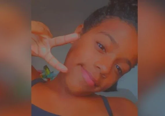 Morre menina imprensada por carro alegórico no Rio