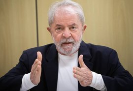 Lula diz que foto de Bolsonaro comendo pizza em Nova York é 'para os milicianos que o apoiam'