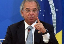 Auxílio emergencial só será estendido se houver nova variante da Covid, diz Guedes