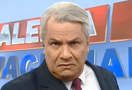 Sikêra Jr. pratica transfobia ao comentar caso de influencer expulsa de banheiro