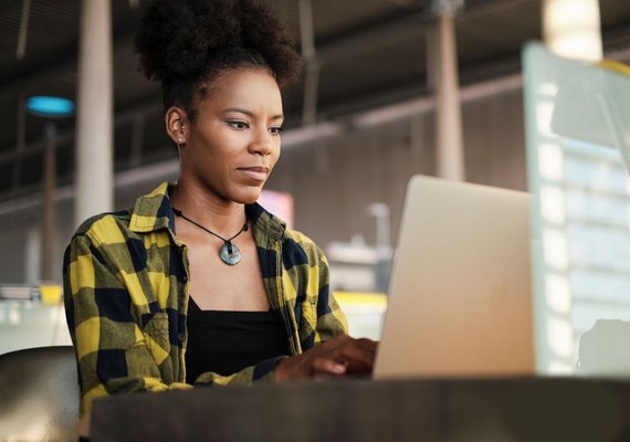 Mulheres em Alagoas ganham menos que homens no mercado formal
