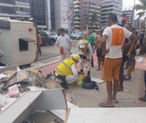 Ronda no Bairro presta primeiros socorros a motorista após tombamento de ca