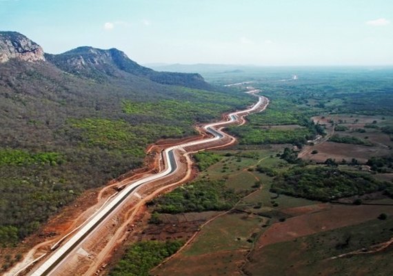 Governo garante recursos para continuidade do Canal do Sertão