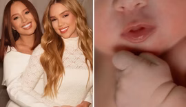 Mari Fernandez e Julia Ribeiro apresentam rosto da filha pela primeira vez