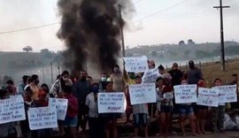 Moradores de Chã Preta fecham rodovia em protesto