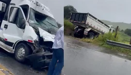 Colisão entre van de transporte intermunicipal e caminhão deixa 11 feridos na BR-316