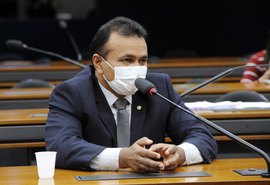Foi aprovada pela Comissão o benefício fiscal para contratação de mães de crianças