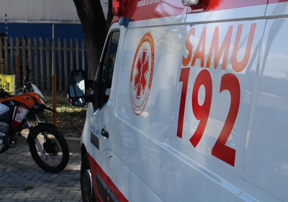 Jovem quase morre após ser atacado com golpes de peixeira em São Miguel dos Campos